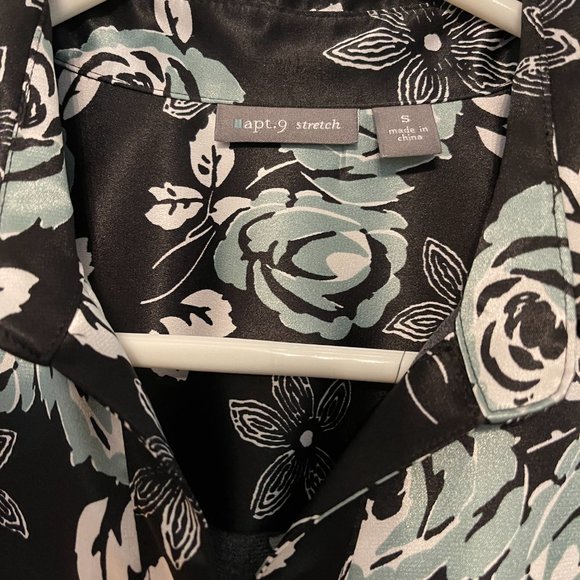 Apt.9 Strech, Blouse with black/blue&white flowers, size S - Picture 3 of 5